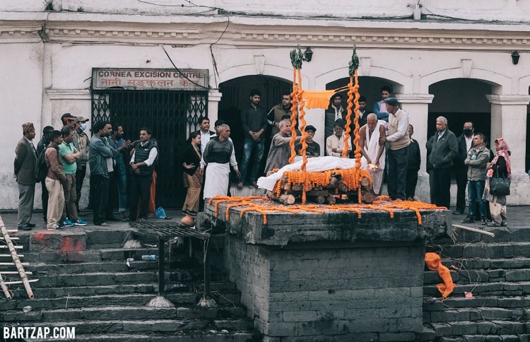 kremasi-di-pashupatinath-nepal-cultural-trip-2018-catatan-perjalanan-bersama-kawan-bartzap-dotcom