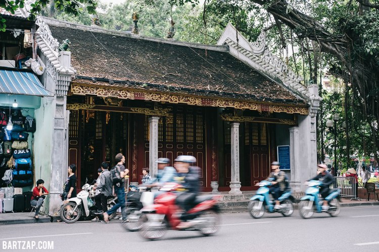 bangunan-asia-di-old-quarter-hanoi-vietnam-pada-pandangan-pertama-bartzap-dotcom