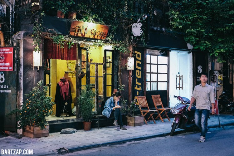 suasana-di-old-quarter-hanoi-vietnam-pada-pandangan-pertama-bartzap-dotcom